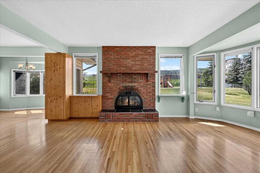 7727 Bowcliffe Crescent NW, Calgary — photo 3 of 47