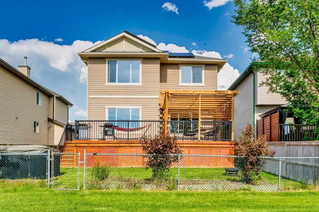 1925 Luxstone Park SW, Airdrie — photo 3 of 50