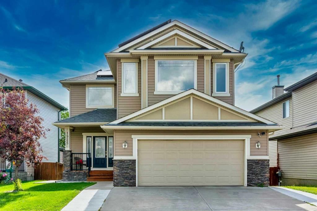 1925 Luxstone Park SW, Airdrie — photo 5 of 50