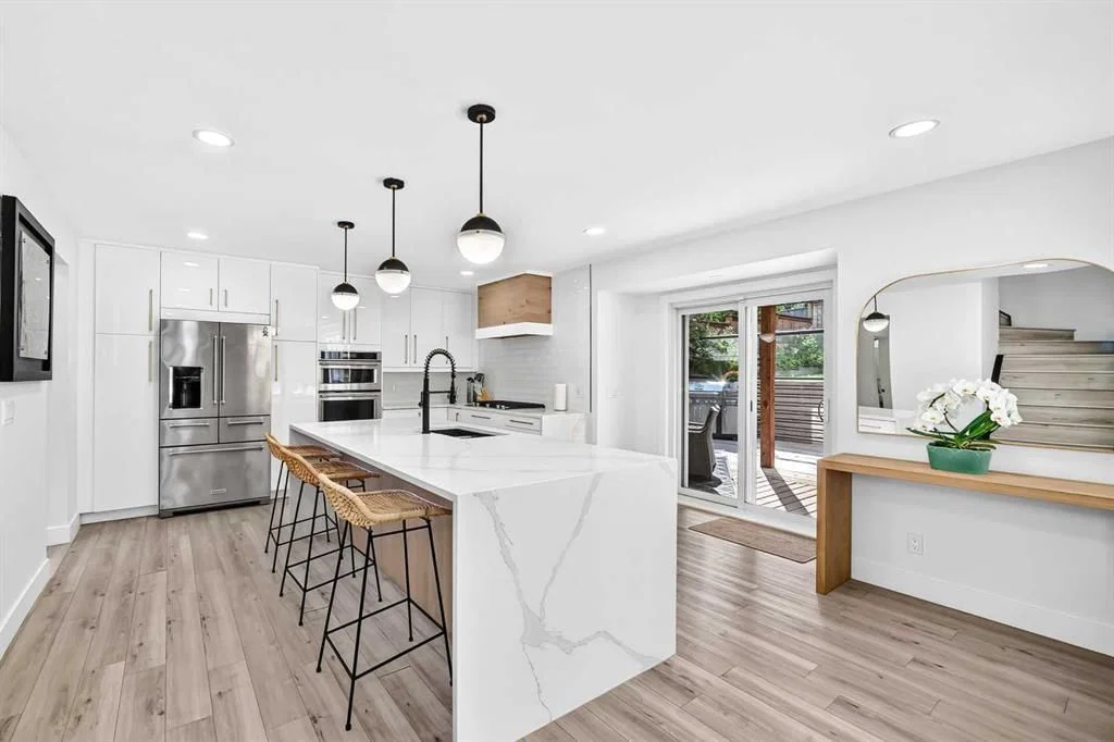 10909 Hidden Valley Drive NW, Calgary — photo 4 of 50
