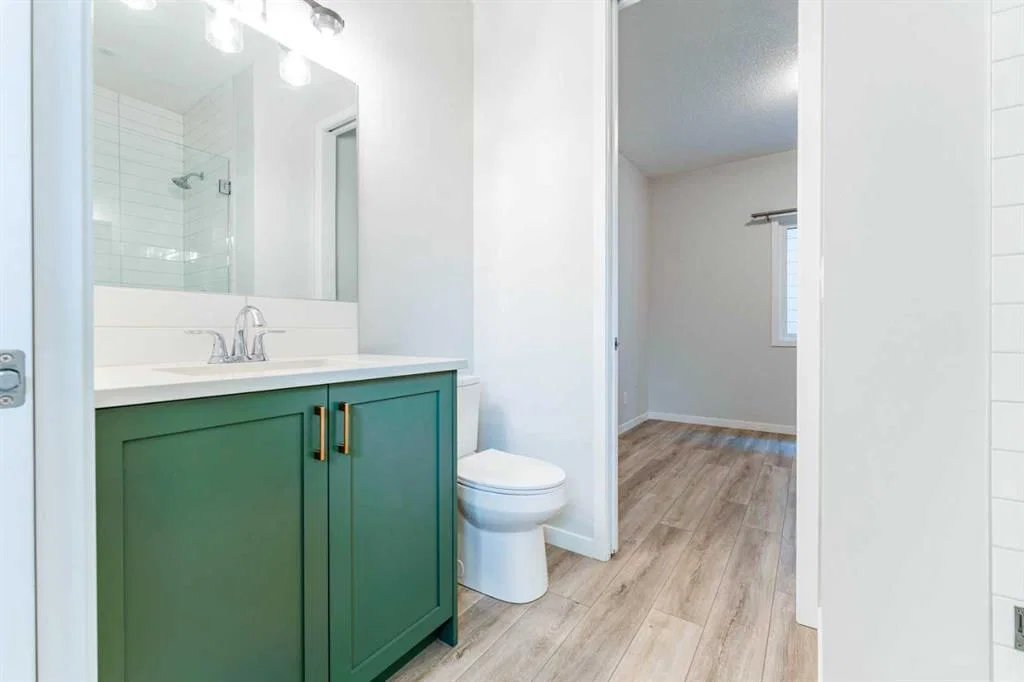 16 West Grove Link SW, Calgary — photo 3 of 50