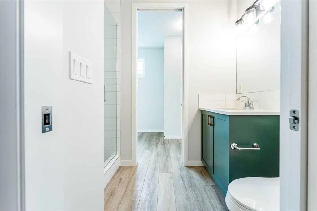 16 West Grove Link SW, Calgary — photo 4 of 50