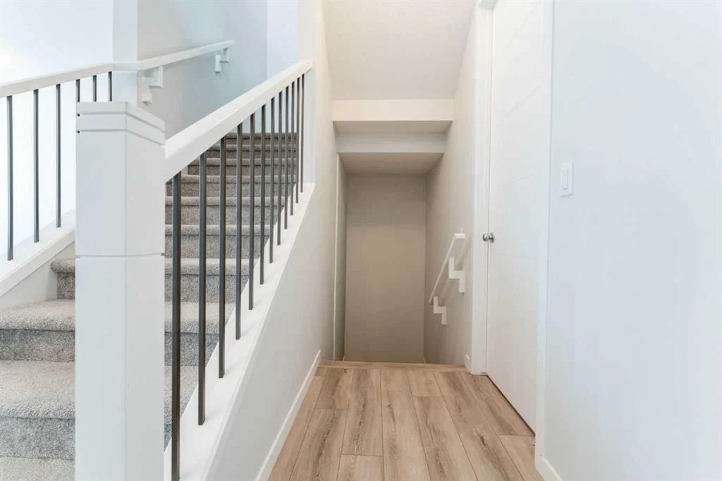 16 West Grove Link SW, Calgary — photo 5 of 50