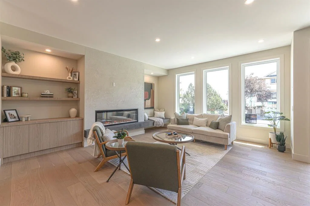 147 Heston Street NW, Calgary — photo 5 of 44