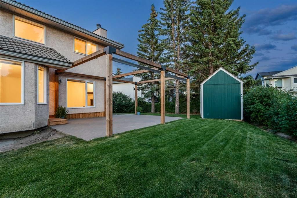 88 Sandringham Close NW, Calgary — photo 3 of 45