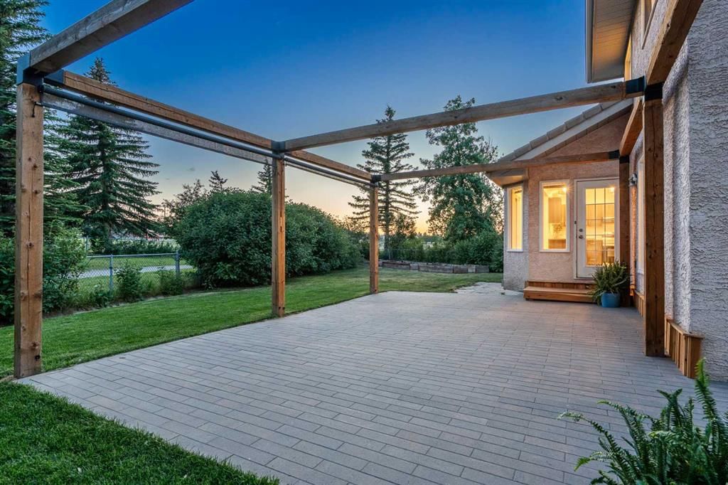88 Sandringham Close NW, Calgary — photo 5 of 45