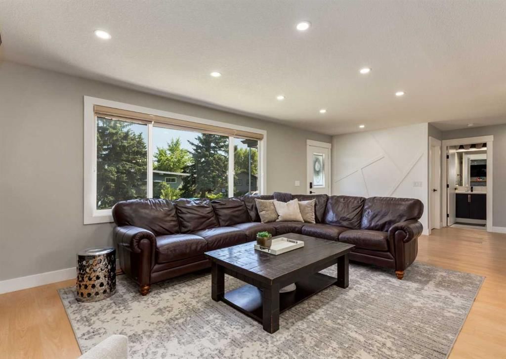 4627 Verona Drive NW, Calgary — photo 5 of 50