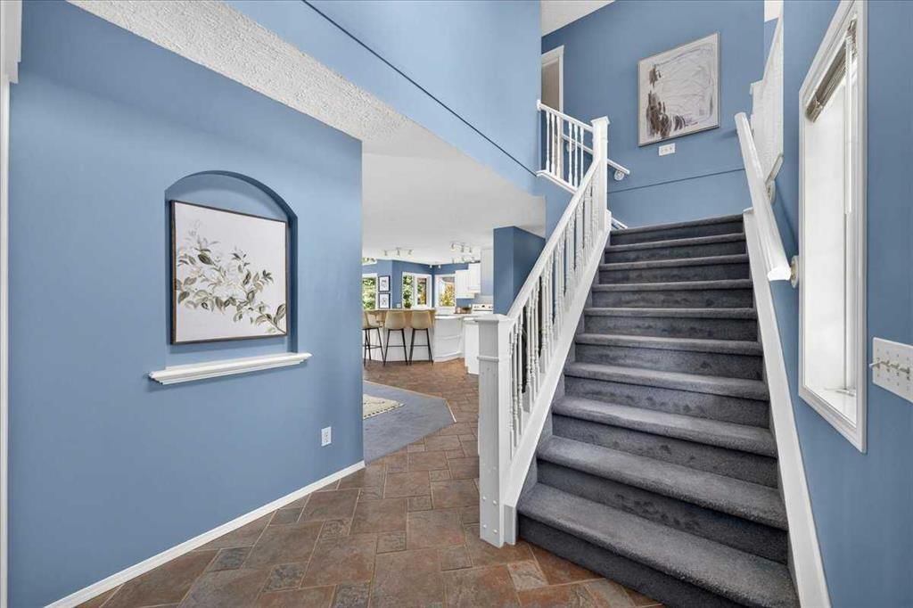 232 Douglas Glen Close SE, Calgary — photo 3 of 47