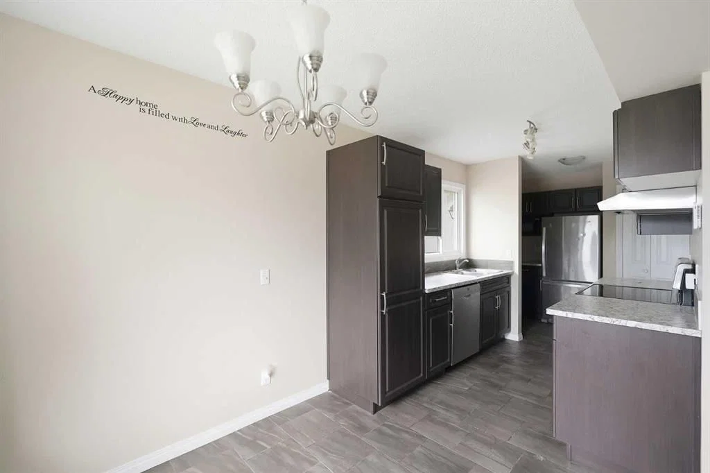 118 Dovertree Place SE, Calgary — photo 3 of 19
