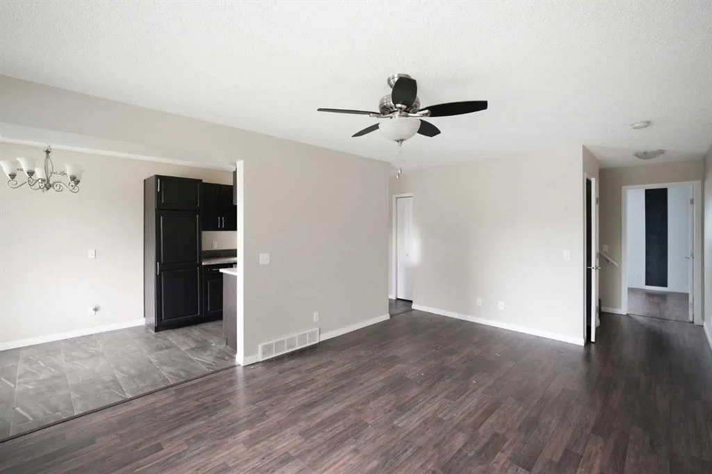 118 Dovertree Place SE, Calgary — photo 5 of 19