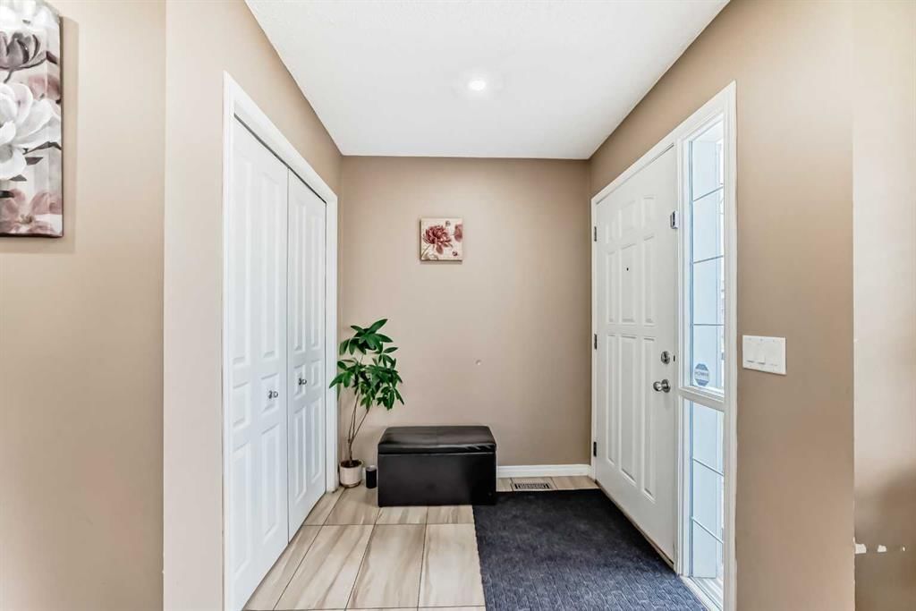 1066 Taradale Drive NE, Calgary — photo 4 of 40