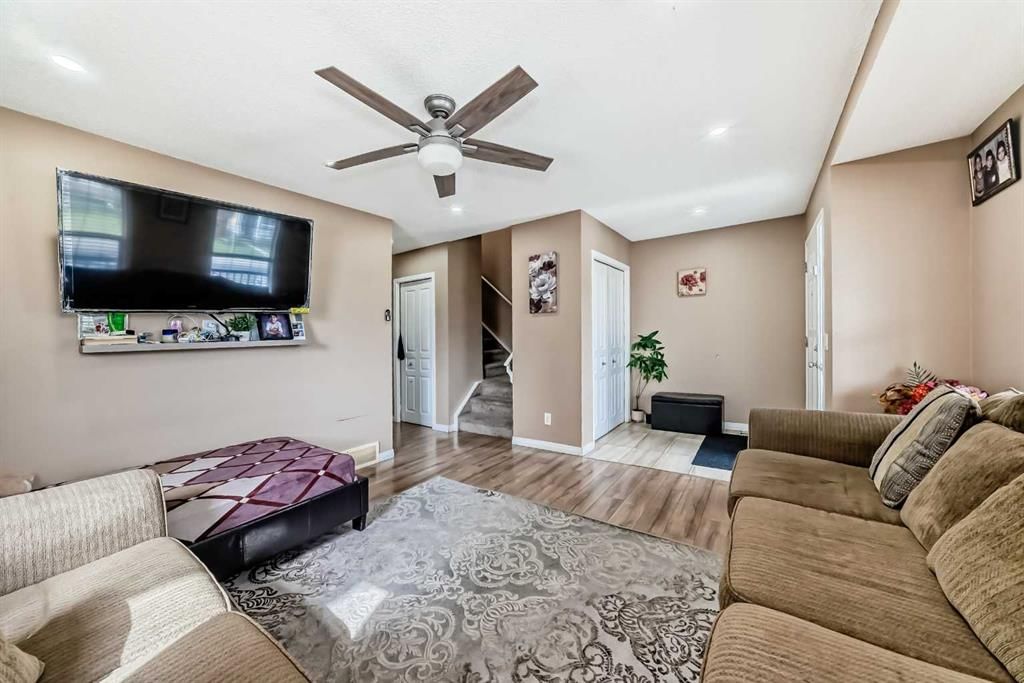 1066 Taradale Drive NE, Calgary — photo 5 of 40