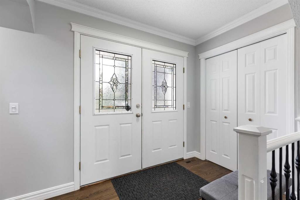 13 Somerset Park SW, Calgary — photo 4 of 46