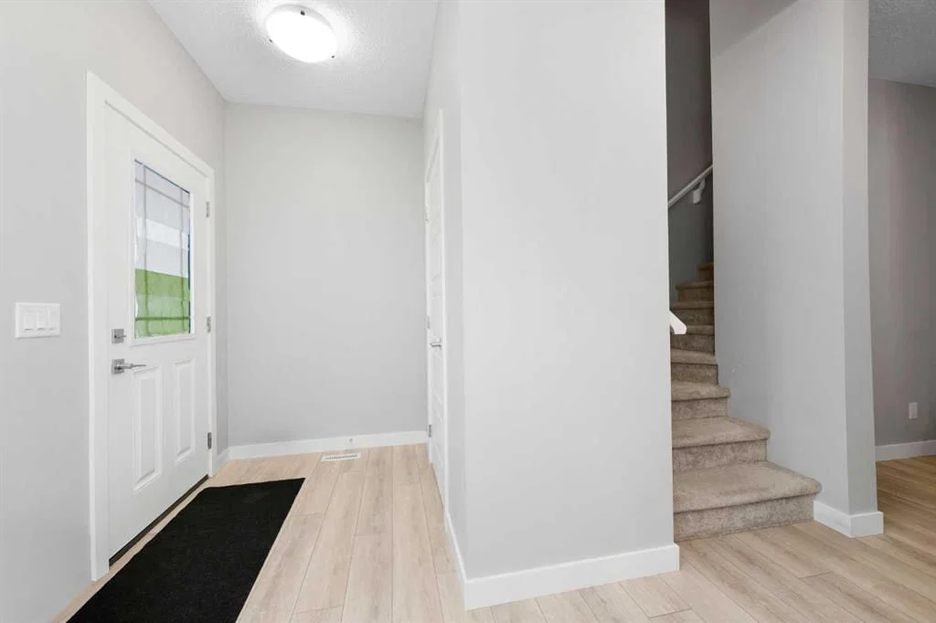 226 Ambleton Drive NW, Calgary — photo 4 of 41
