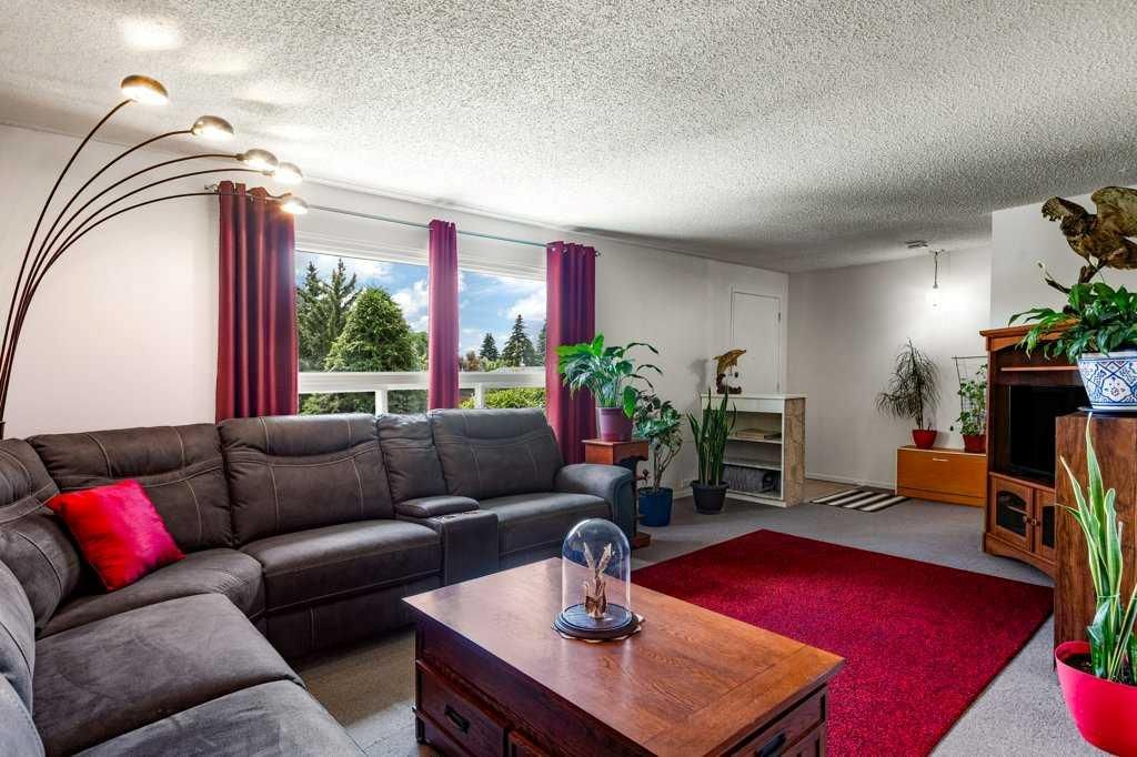 39 Maryvale Crescent NE, Calgary — photo 4 of 38