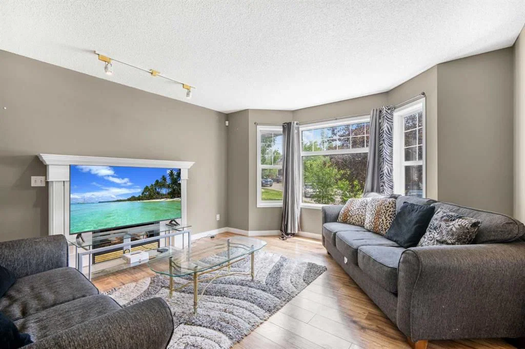 43 Covington Close NE, Calgary — photo 3 of 35