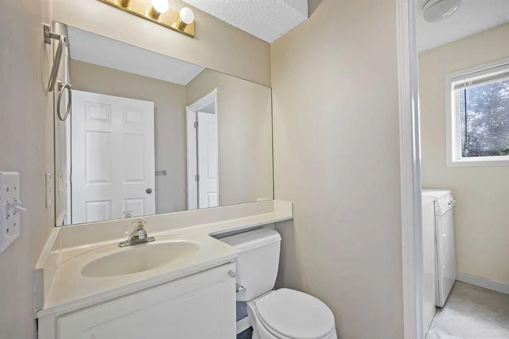 43 Covington Close NE, Calgary — photo 5 of 35