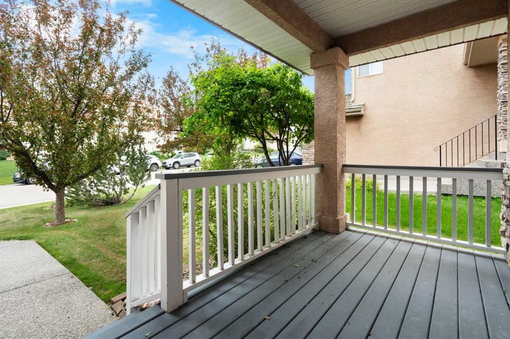 79 Royal Crest Way NW, Calgary — photo 5 of 50