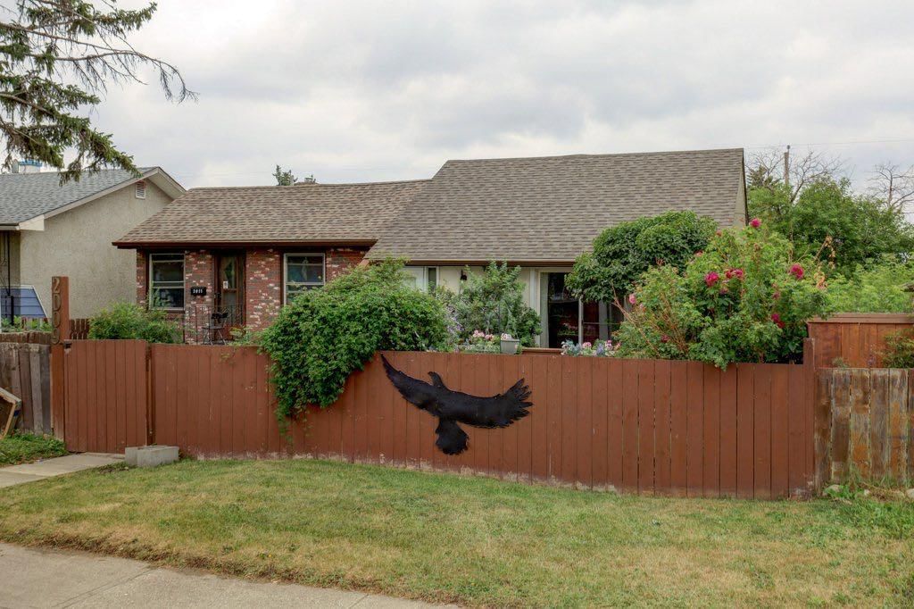 2009 41 Street SE, Calgary — main listing photo