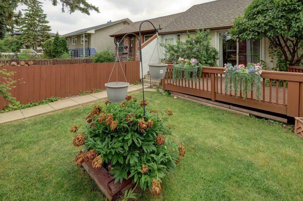 2009 41 Street SE, Calgary — photo 2 of 33