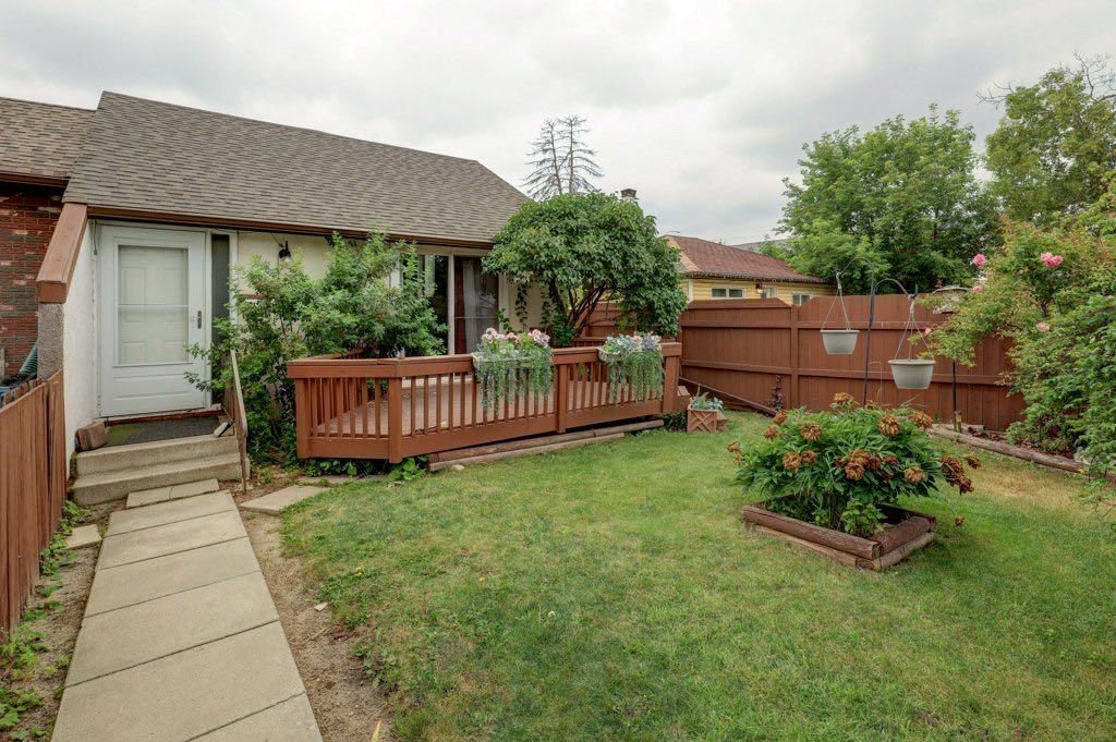 2009 41 Street SE, Calgary — photo 5 of 33