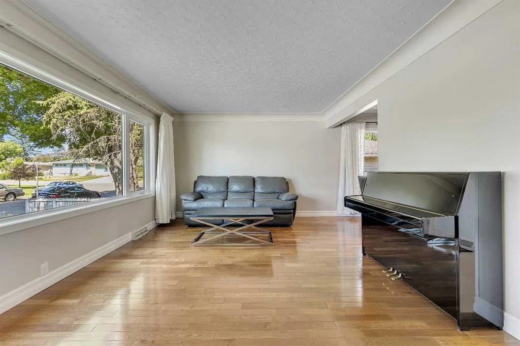 3324 Morley Crescent NW, Calgary — photo 5 of 49