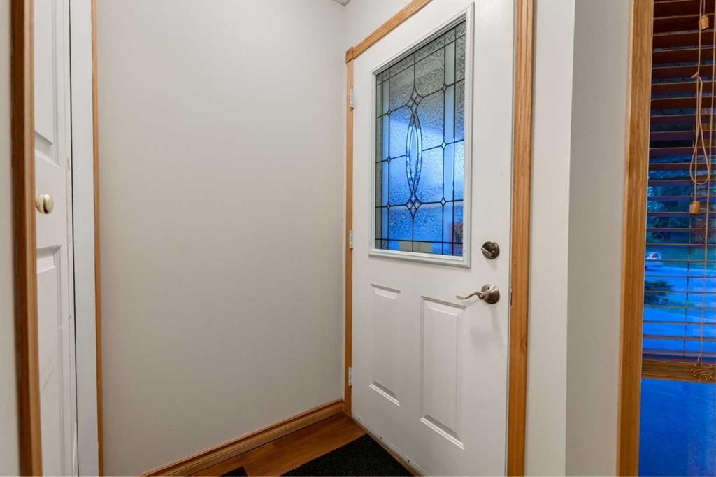 380 Shawcliffe Circle SW, Calgary — photo 2 of 33