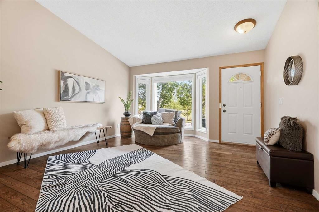 515 Macewan Drive NW, Calgary — photo 3 of 48