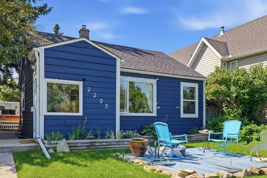 2205 27 Avenue SW, Calgary — main listing photo
