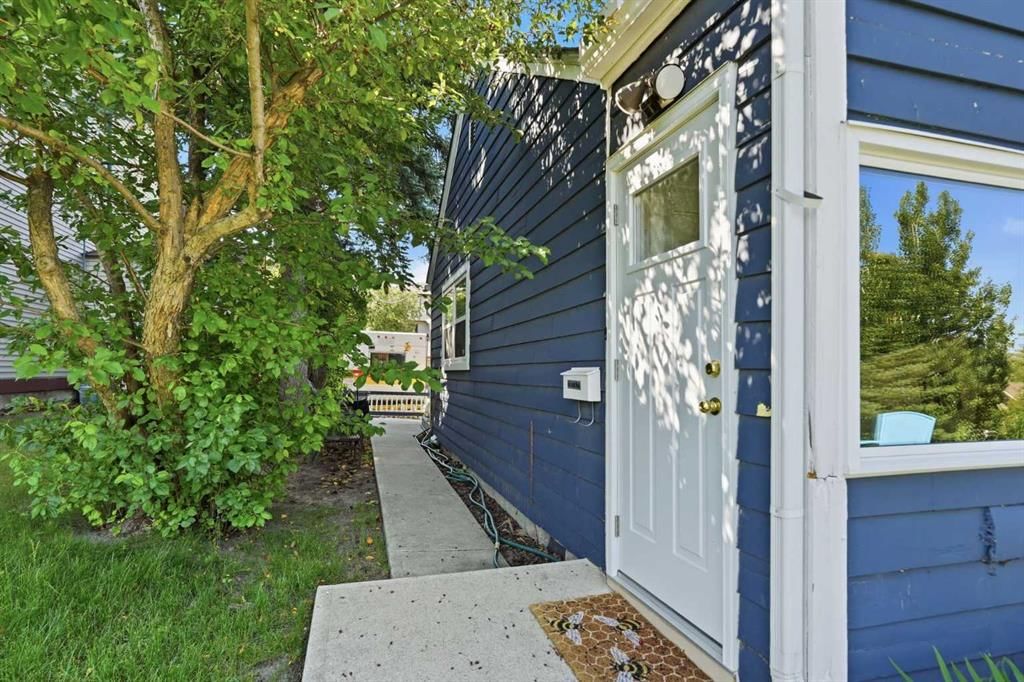 2205 27 Avenue SW, Calgary — photo 4 of 15
