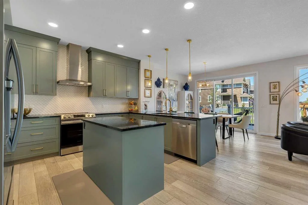 168 Magnolia Manor SE, Calgary — photo 4 of 40