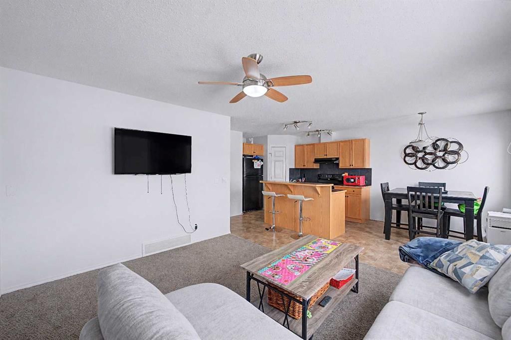 102, 800 Yankee Valley Boulevard SE, Airdrie — photo 3 of 32