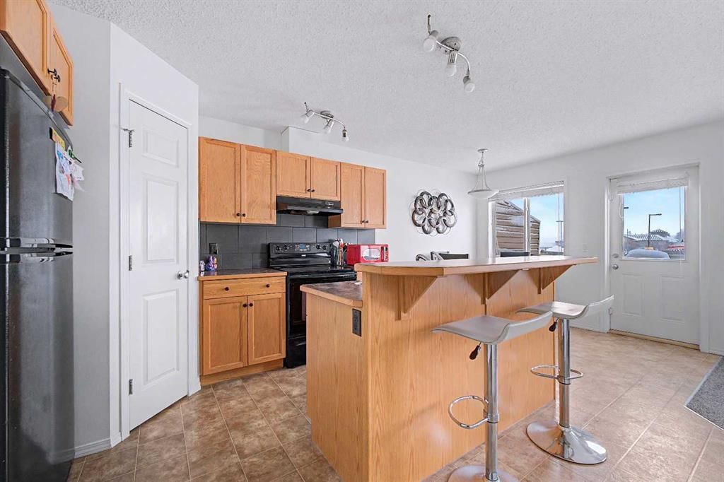 102, 800 Yankee Valley Boulevard SE, Airdrie — photo 4 of 32