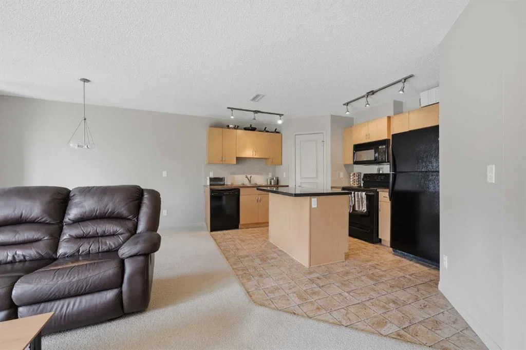 18 Auburn Bay Common SE, Calgary — photo 2 of 11