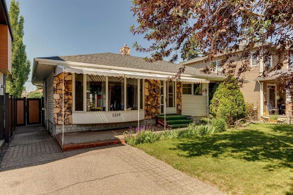 1219 Renfrew Drive NE, Calgary — photo 2 of 49