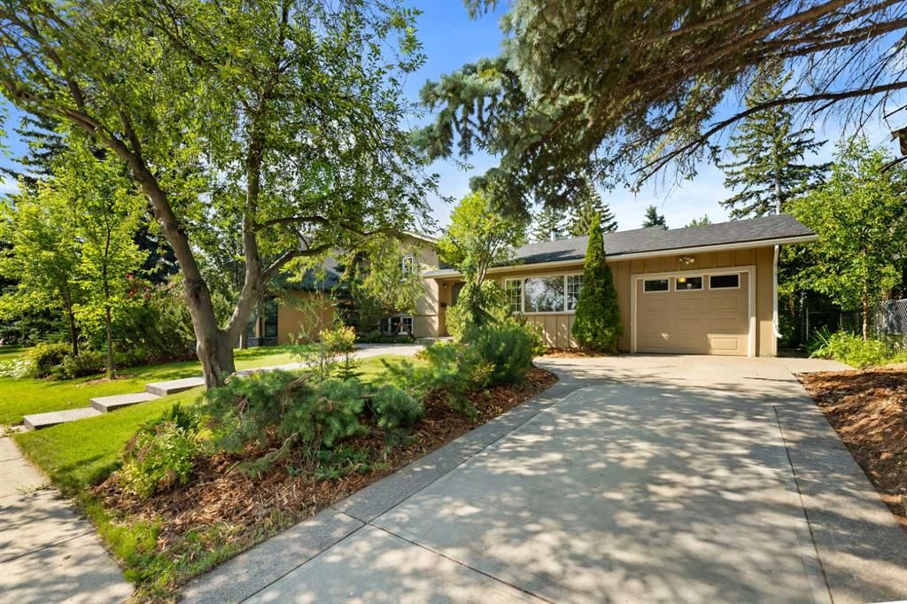 21 Roseview Drive NW, Calgary — photo 3 of 41