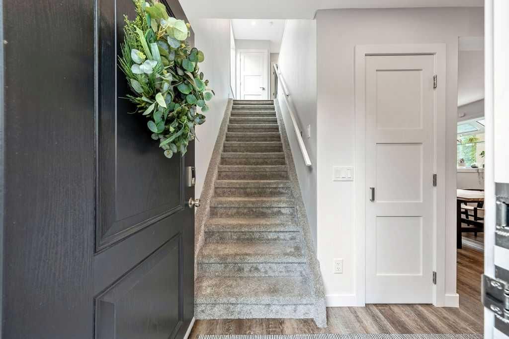 625 13 Avenue NE, Calgary — photo 4 of 48