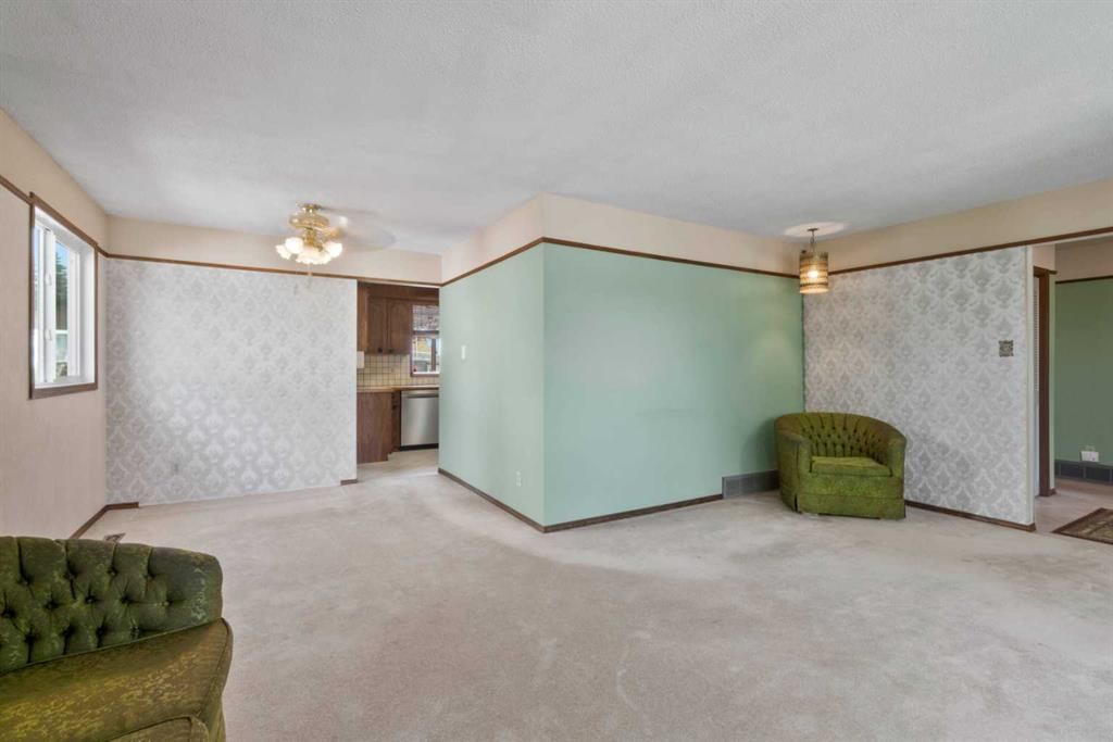 6832 Huntchester Road NE, Calgary — photo 4 of 26