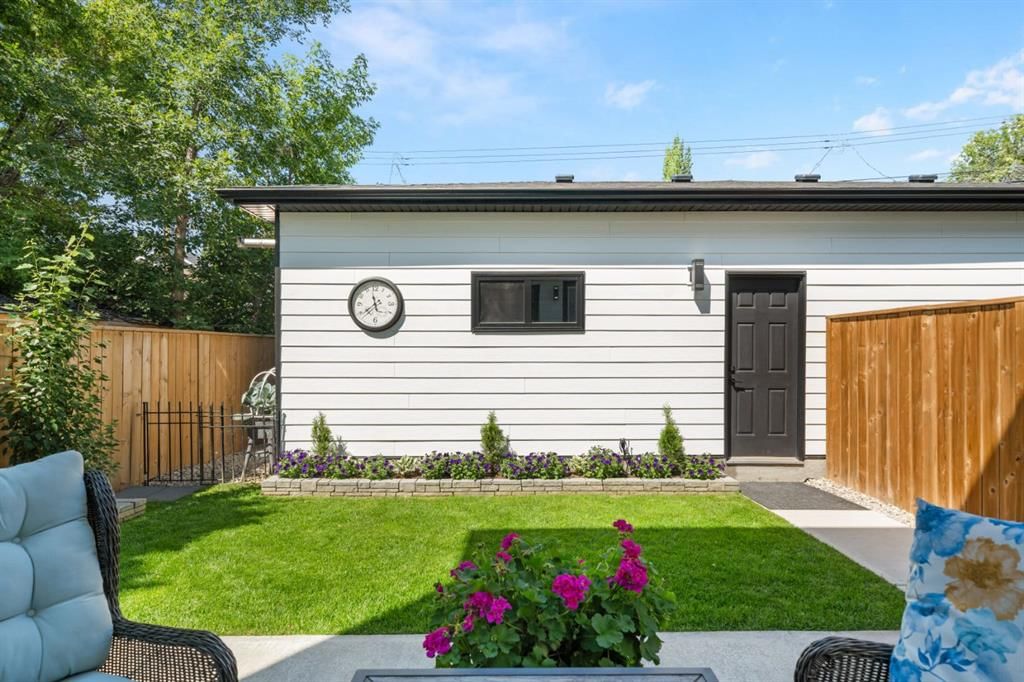 2407 33 Street SW, Calgary — photo 4 of 33