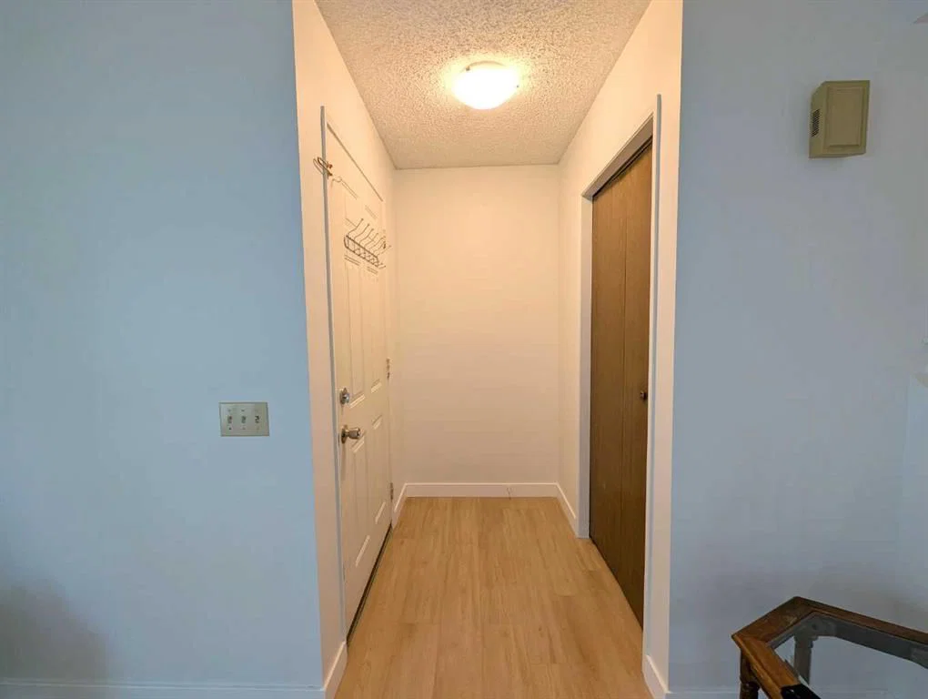137 Bermuda Drive NW, Calgary — photo 3 of 29