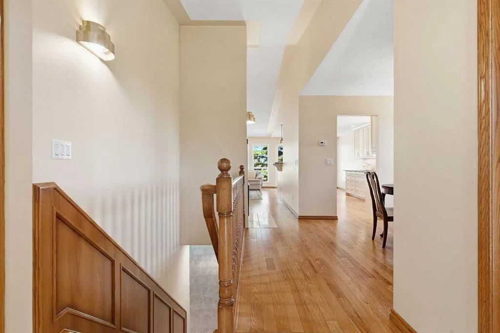135 Shawnee Rise SW, Calgary — photo 4 of 46