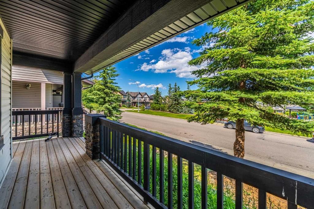15 Panora Square NW, Calgary — photo 4 of 30