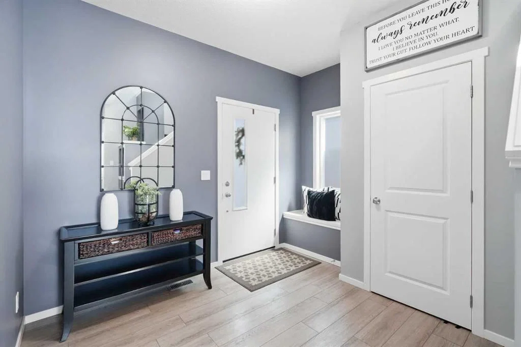 206 Lucas Crescent NW, Calgary — photo 3 of 41