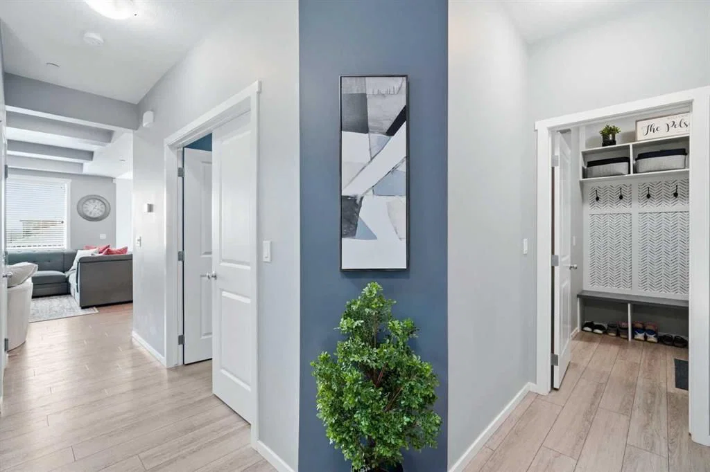 206 Lucas Crescent NW, Calgary — photo 4 of 41