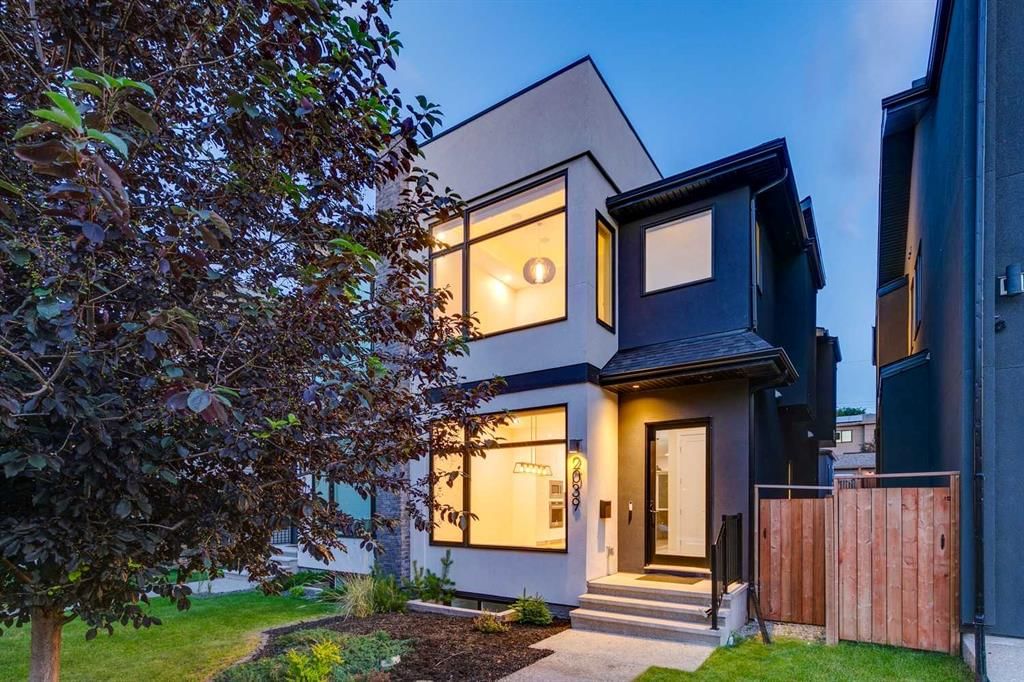 2039 44 Avenue SW, Calgary — main listing photo