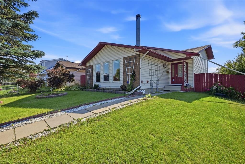 4 Fallswater Road NE, Calgary — photo 3 of 47