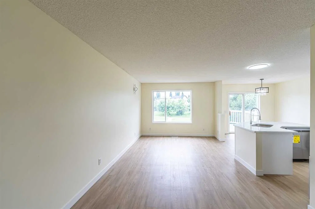 30 Somerside Manor SW, Calgary — photo 5 of 50