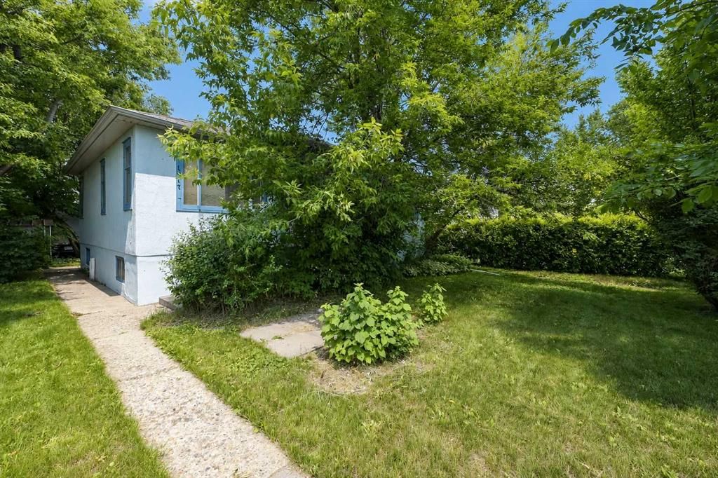 1917 Mountview Crescent NE, Calgary — photo 2 of 25