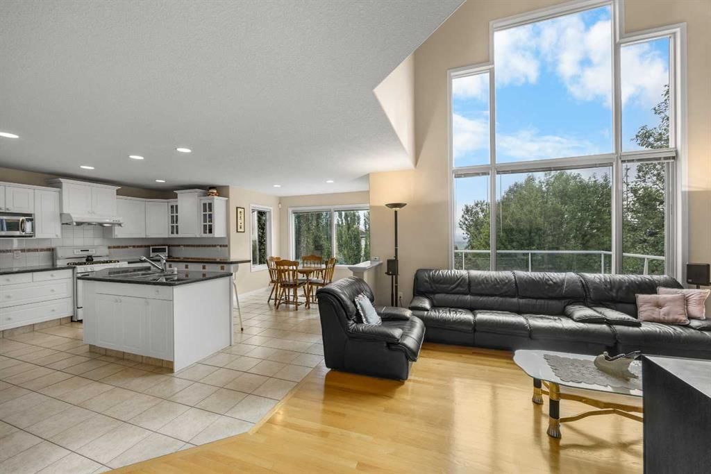 10413 Hamptons Boulevard NW, Calgary — photo 4 of 46