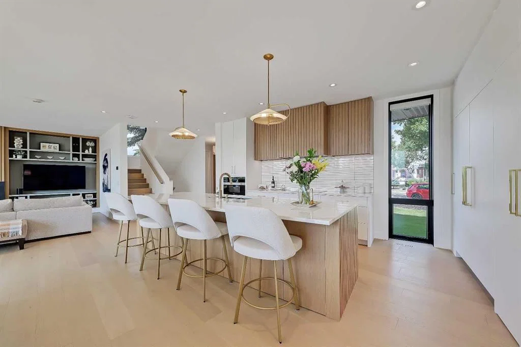 159 Rosery Drive NW, Calgary — photo 5 of 50